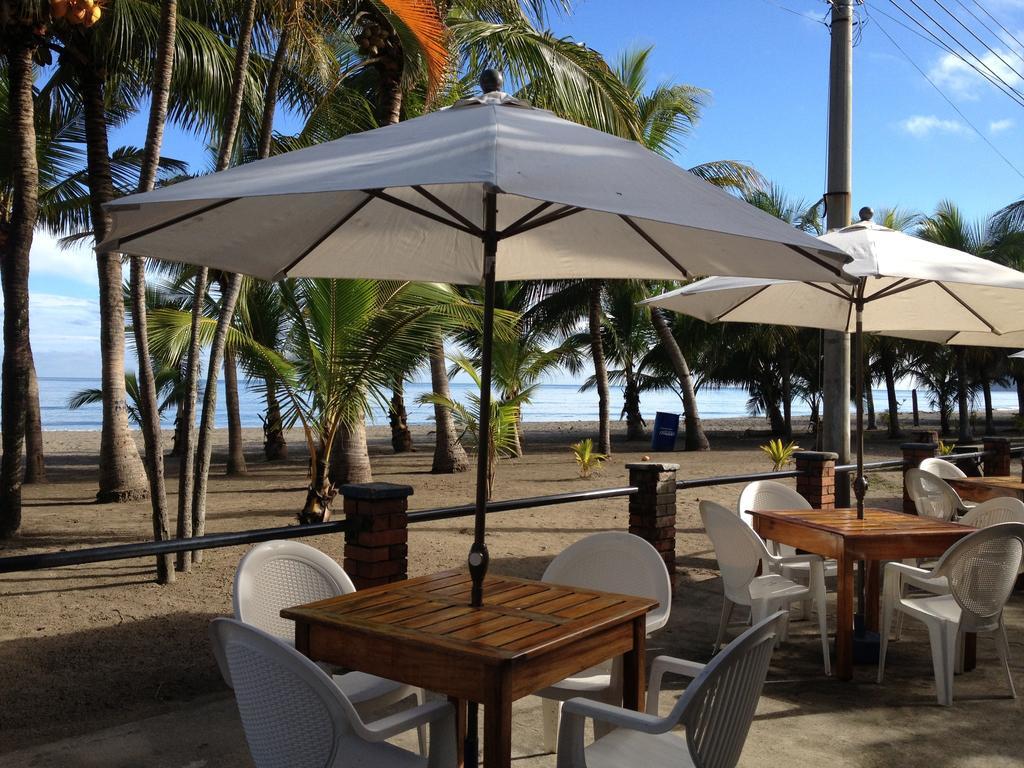 Hotel Y Restaurante Cesar Mariscos Tela Exterior photo